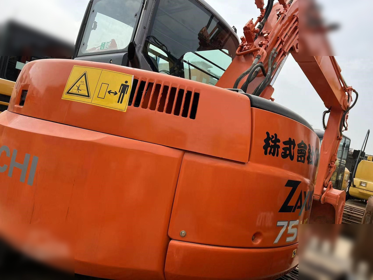 HITACHI ZX75US - حفارات زحافة: صور 4 HITACHI ZX75US - حفارات زحافة: صور 4