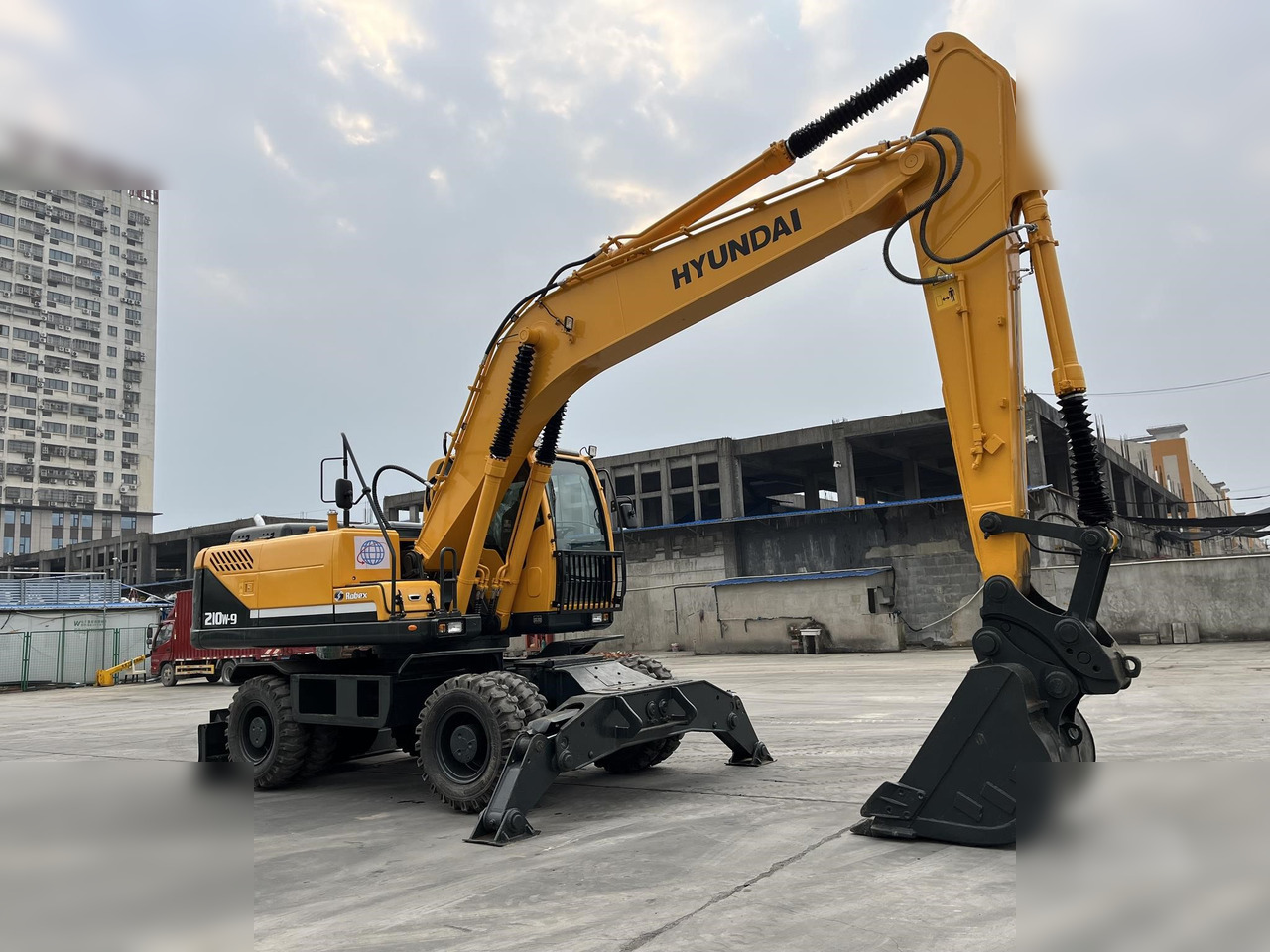 HYUNDAI ROBEX 210W-9 - حفارة على عجلات: صور 2 HYUNDAI ROBEX 210W-9 - حفارة على عجلات: صور 2