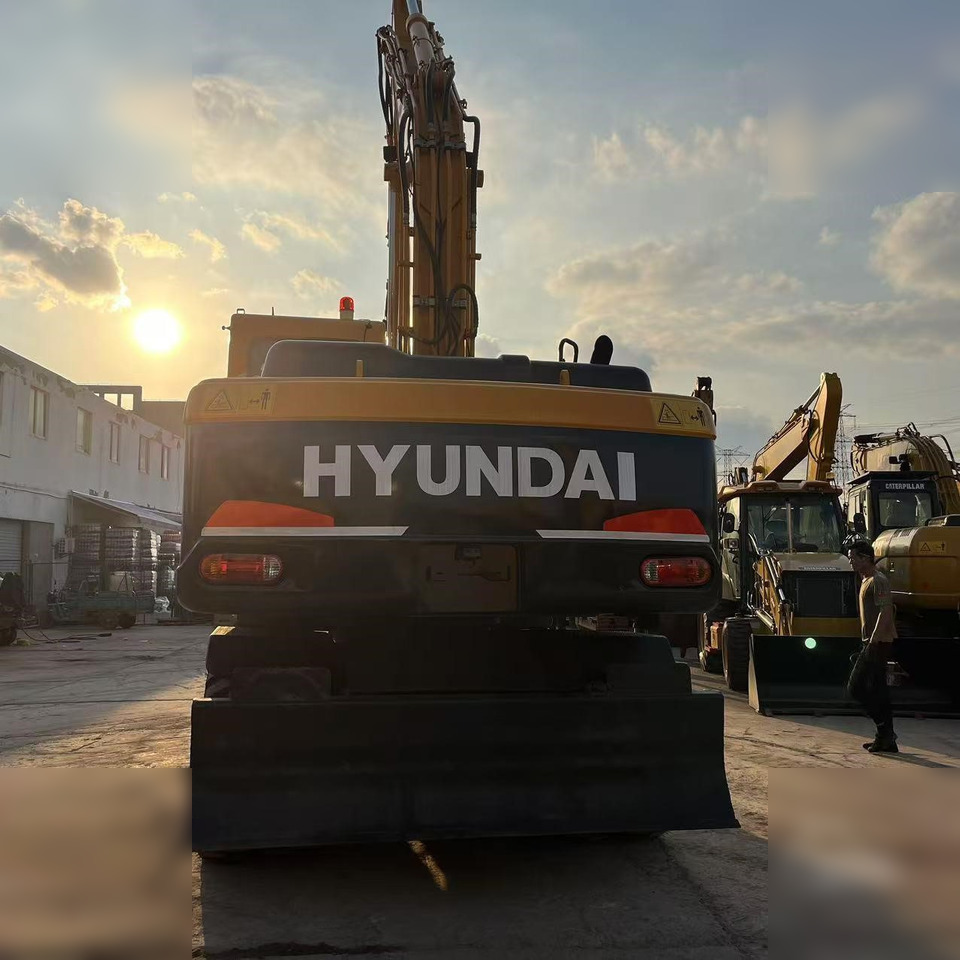 HYUNDAI ROBEX 210W-9 - حفارة على عجلات: صور 5 HYUNDAI ROBEX 210W-9 - حفارة على عجلات: صور 5