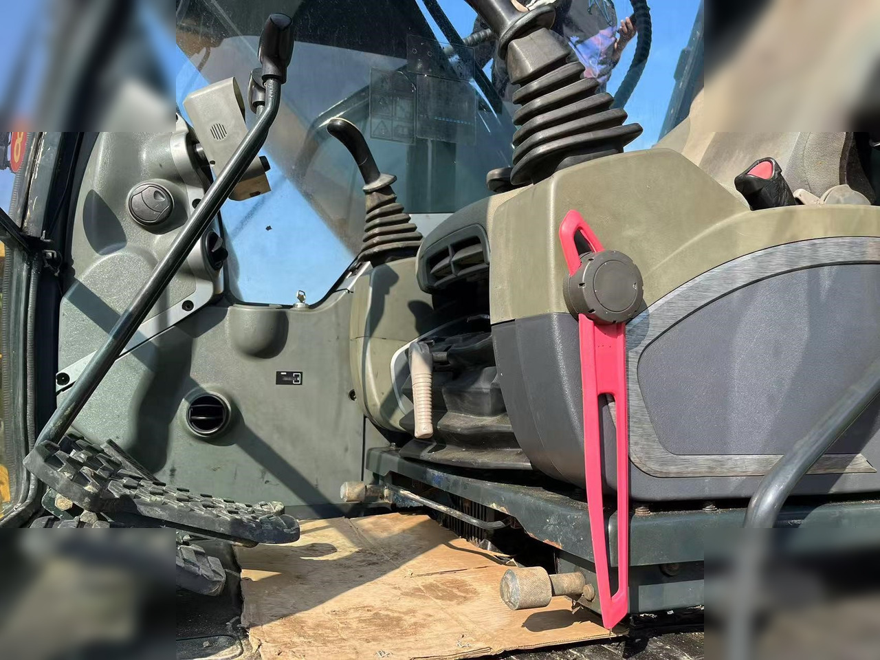 HYUNDAI ROBEX 220 LC-9S - حفارات زحافة: صور 4 HYUNDAI ROBEX 220 LC-9S - حفارات زحافة: صور 4