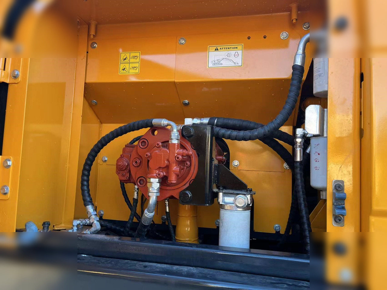 حفارات زحافة HYUNDAI ROBEX 220 LC-9S: صور 8