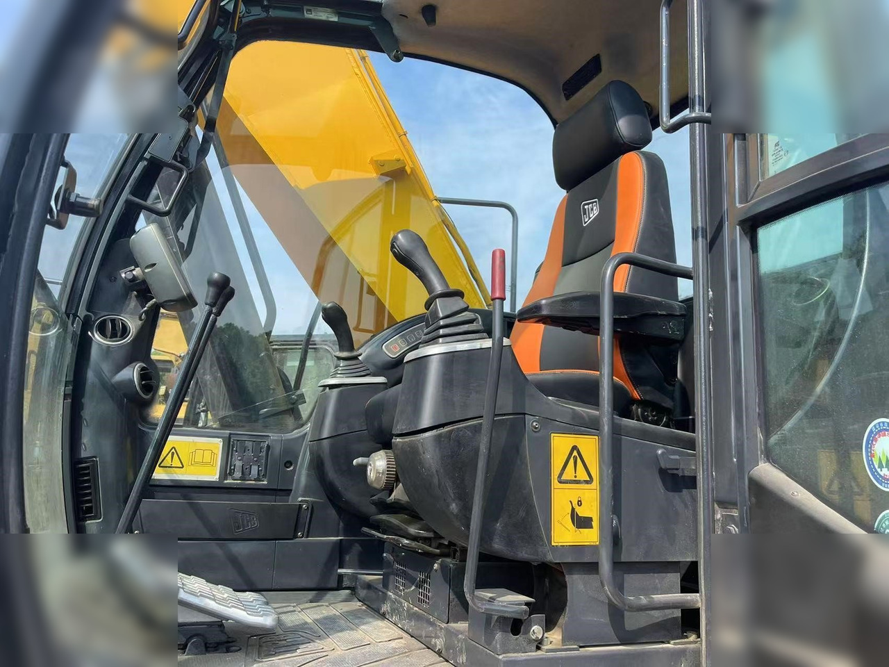JCB JS220 LC - حفارات زحافة: صور 5 JCB JS220 LC - حفارات زحافة: صور 5