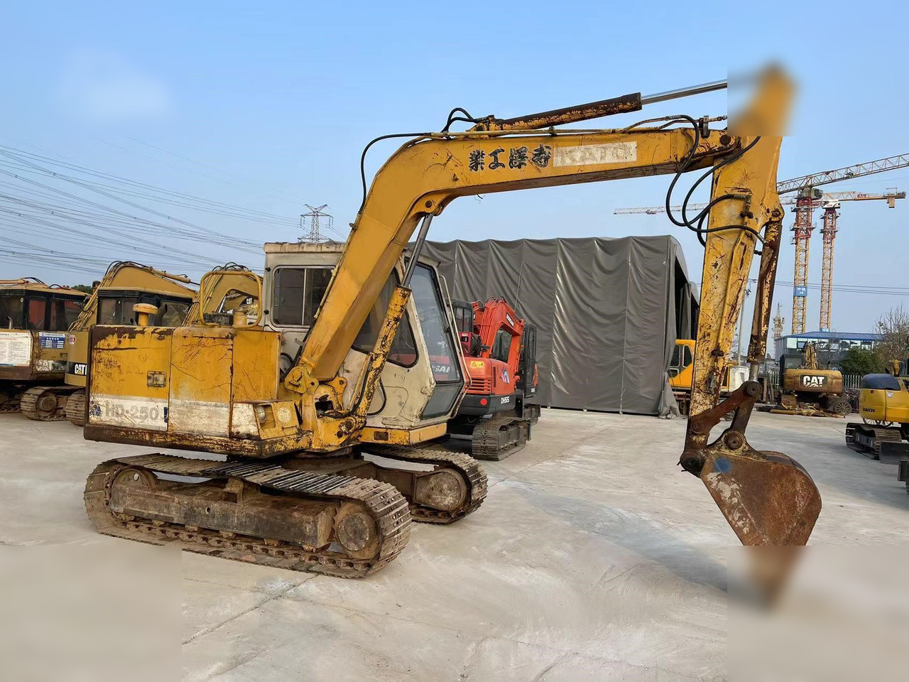 KATO HD250VII - حفارات زحافة: صور 1 KATO HD250VII - حفارات زحافة: صور 1