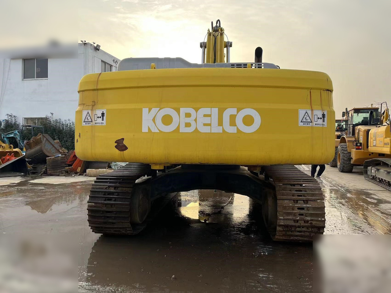 KOBELCO SK350 - حفارات زحافة: صور 5 KOBELCO SK350 - حفارات زحافة: صور 5