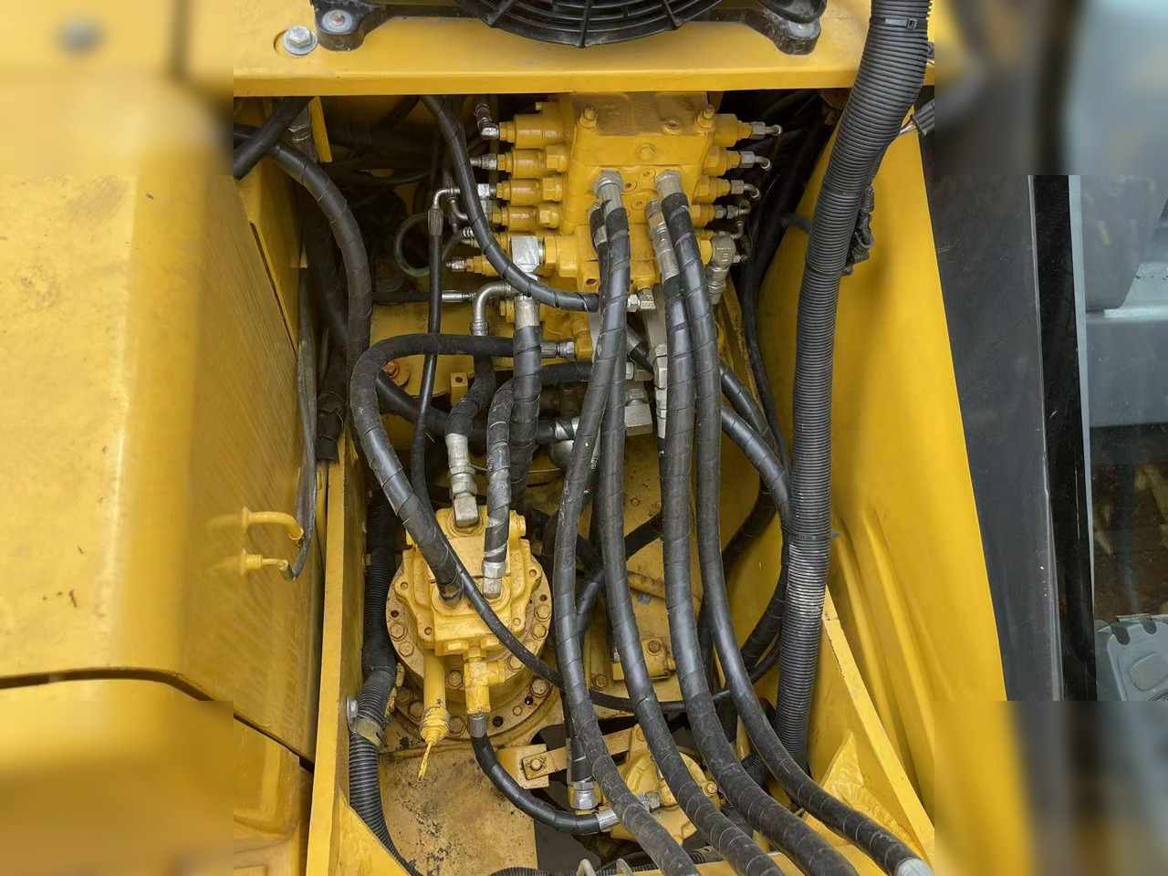 KOMATSU PC130-7 - حفارات زحافة: صور 3 KOMATSU PC130-7 - حفارات زحافة: صور 3
