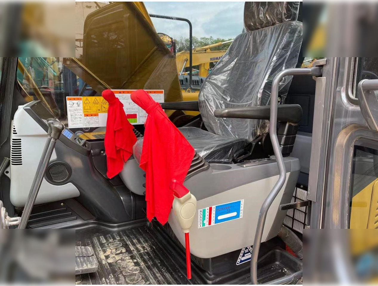 KOMATSU PC200-8 - حفارات زحافة: صور 5 KOMATSU PC200-8 - حفارات زحافة: صور 5