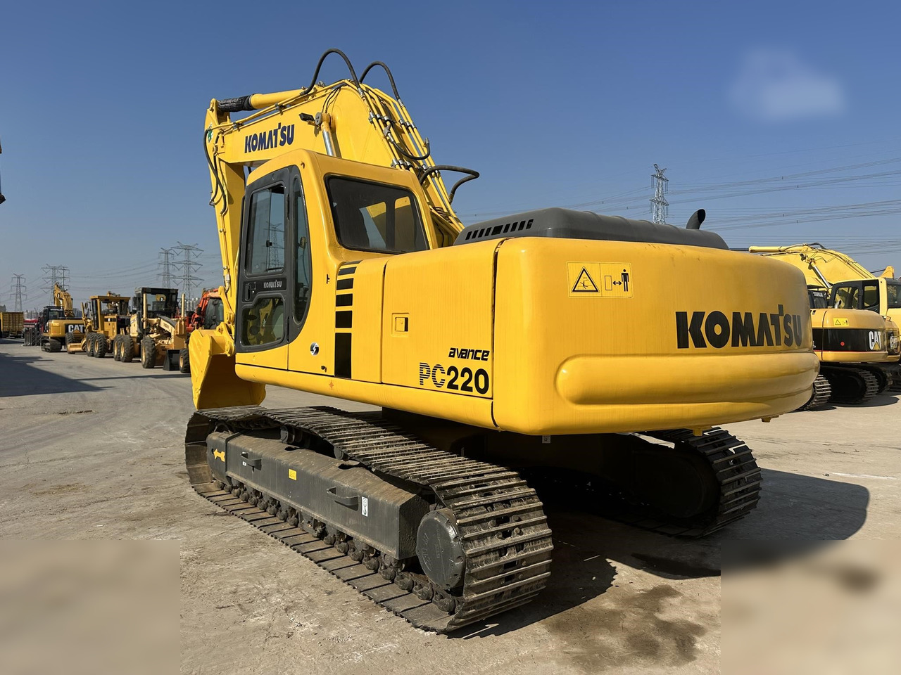 KOMATSU PC220-6 - حفارات زحافة: صور 3 KOMATSU PC220-6 - حفارات زحافة: صور 3