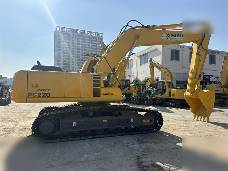 KOMATSU PC220-6 - حفارات زحافة: صور 4 KOMATSU PC220-6 - حفارات زحافة: صور 4