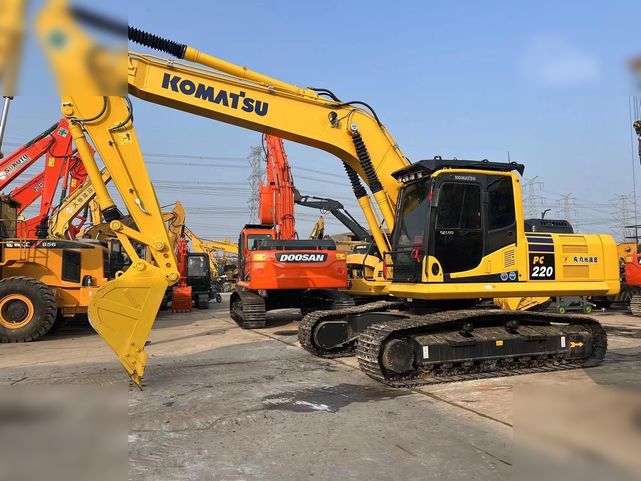 KOMATSU PC220-8M0 - حفارات زحافة: صور 1 KOMATSU PC220-8M0 - حفارات زحافة: صور 1