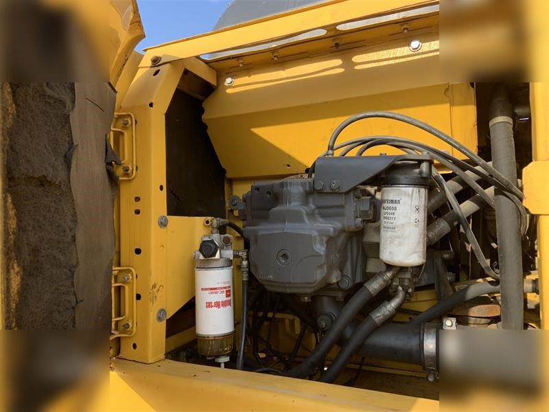 حفارات زحافة KOMATSU PC220-8N1: صور 7 حفارات زحافة KOMATSU PC220-8N1: صور 7