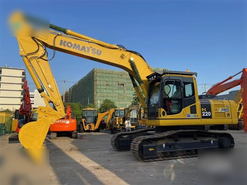 KOMATSU PC220-8 - حفارات زحافة: صور 2 KOMATSU PC220-8 - حفارات زحافة: صور 2