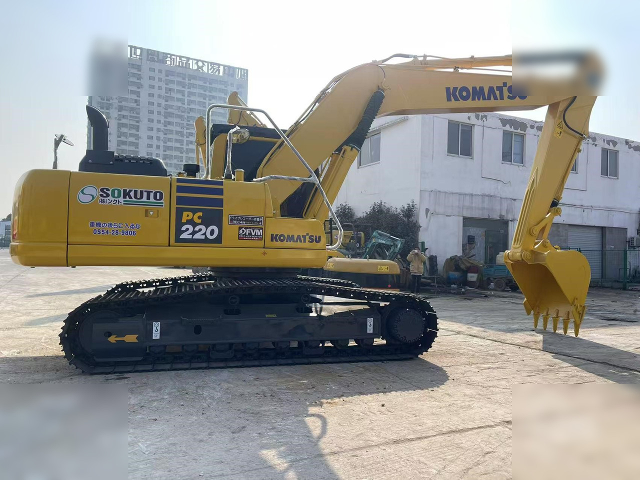 KOMATSU PC220-8 - حفارات زحافة: صور 4 KOMATSU PC220-8 - حفارات زحافة: صور 4