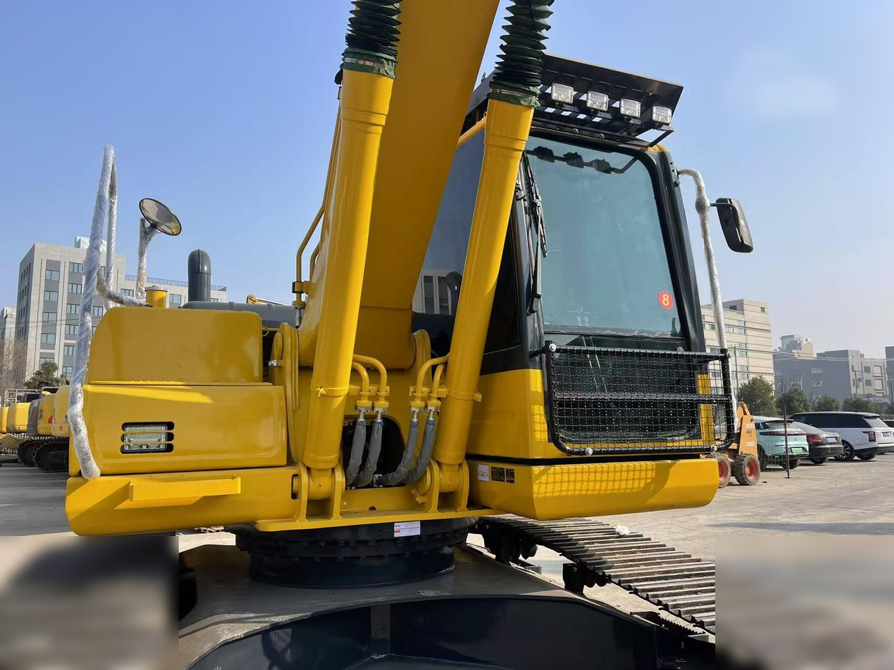 KOMATSU PC220-8 - حفارات زحافة: صور 3 KOMATSU PC220-8 - حفارات زحافة: صور 3