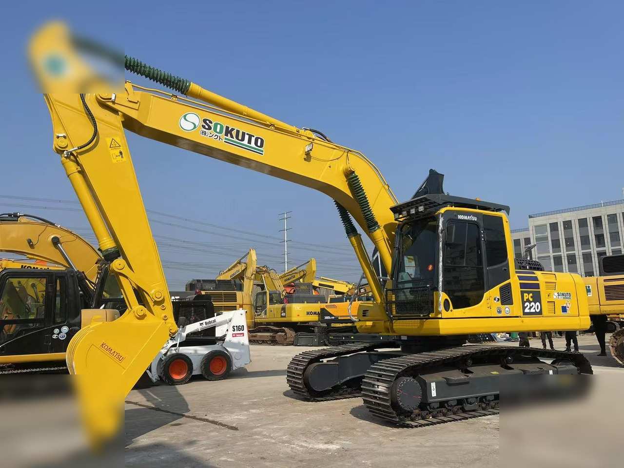 KOMATSU PC220-8 - حفارات زحافة: صور 1 KOMATSU PC220-8 - حفارات زحافة: صور 1