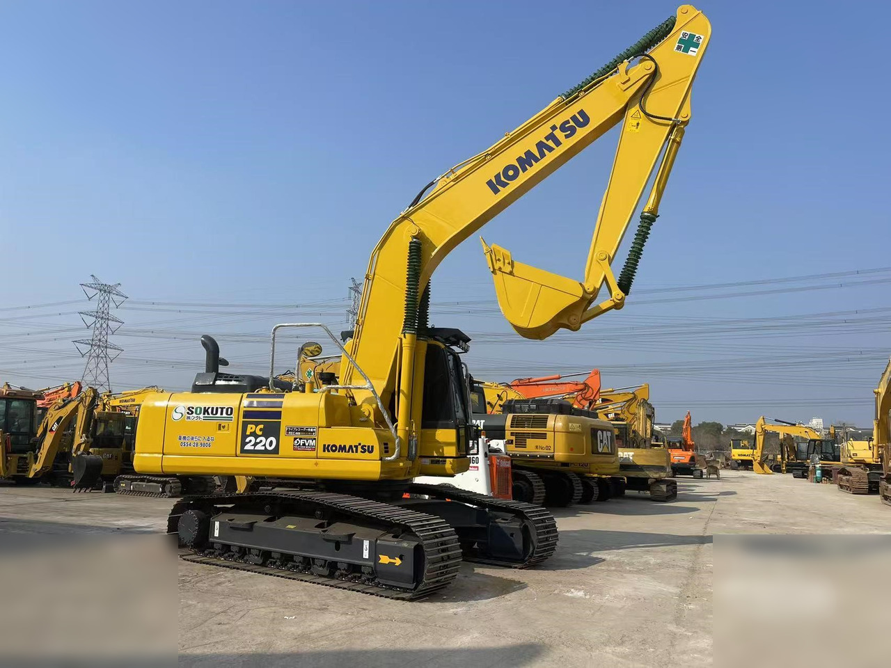 KOMATSU PC220-8 - حفارات زحافة: صور 2 KOMATSU PC220-8 - حفارات زحافة: صور 2