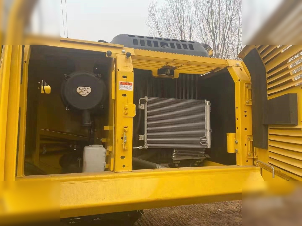 KOMATSU PC220-8 - حفارات زحافة: صور 5 KOMATSU PC220-8 - حفارات زحافة: صور 5