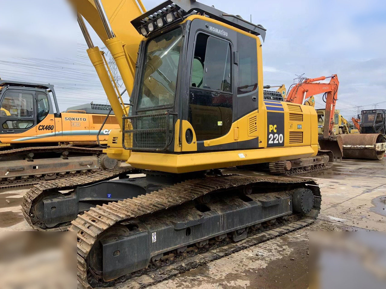 KOMATSU PC220-8 - حفارات زحافة: صور 3 KOMATSU PC220-8 - حفارات زحافة: صور 3