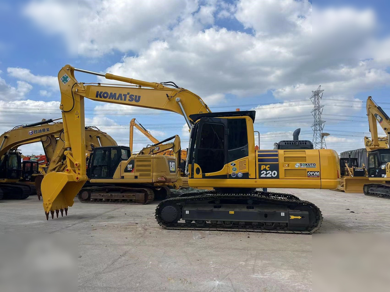 KOMATSU PC220-8 - حفارات زحافة: صور 1 KOMATSU PC220-8 - حفارات زحافة: صور 1