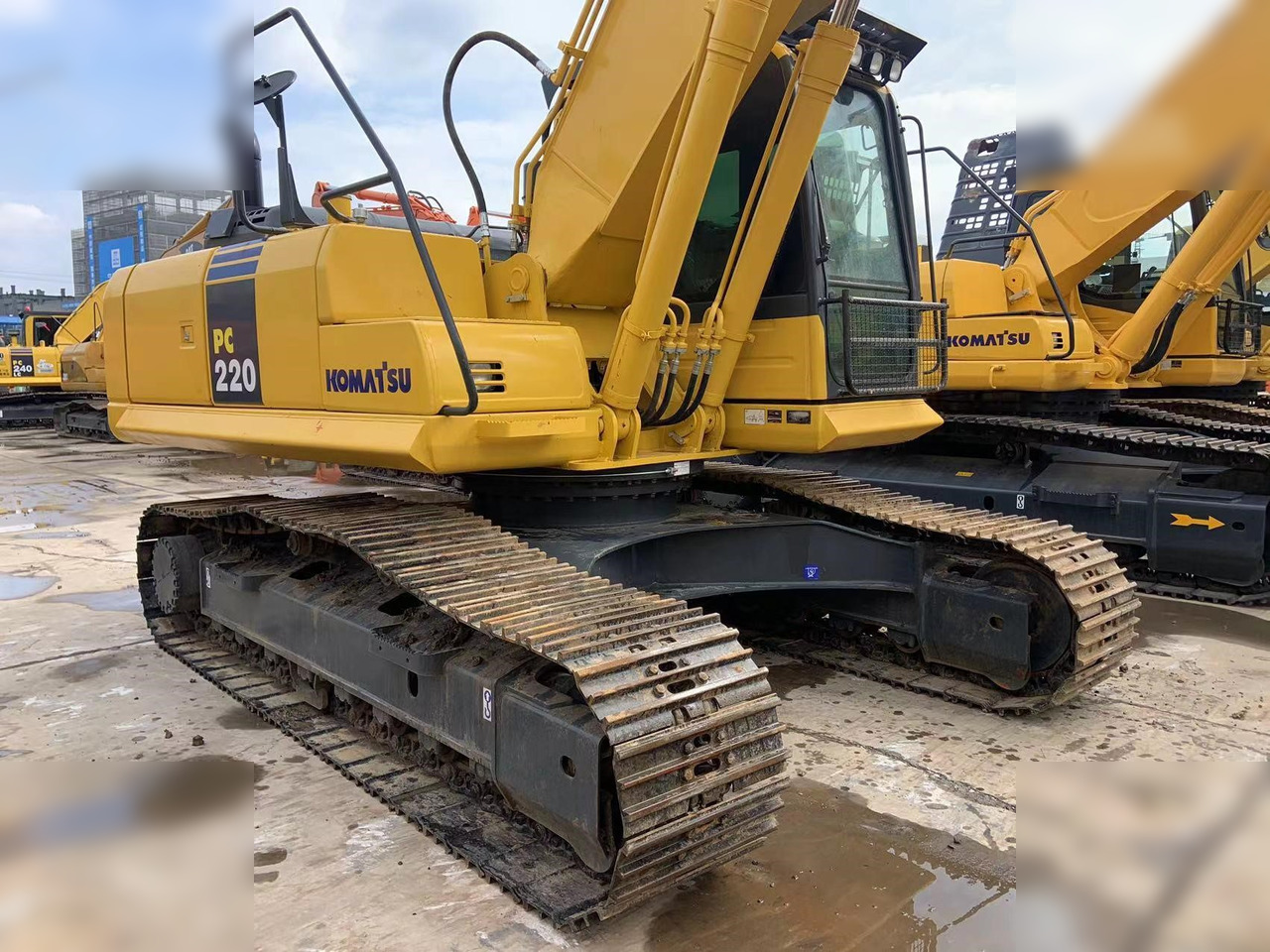 KOMATSU PC220-8 - حفارات زحافة: صور 4 KOMATSU PC220-8 - حفارات زحافة: صور 4
