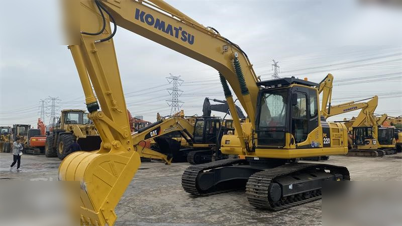KOMATSU PC220-8 - حفارات زحافة: صور 2 KOMATSU PC220-8 - حفارات زحافة: صور 2