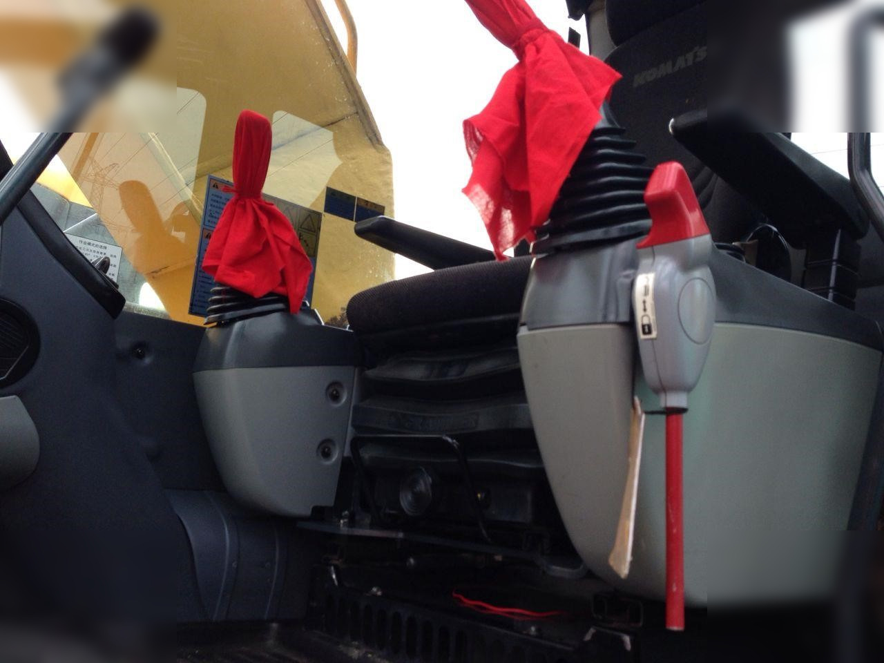 KOMATSU PC220-8 - حفارات زحافة: صور 5 KOMATSU PC220-8 - حفارات زحافة: صور 5
