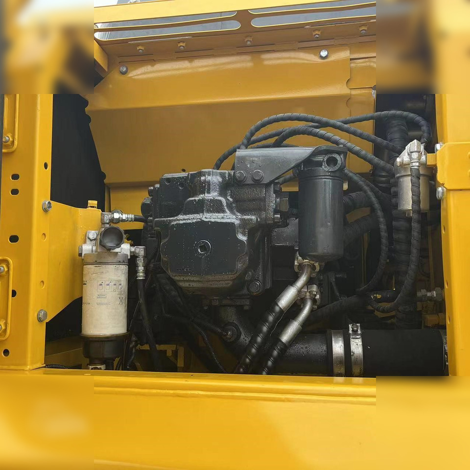 KOMATSU PC240 LC-8M0 - حفارات زحافة: صور 3 KOMATSU PC240 LC-8M0 - حفارات زحافة: صور 3
