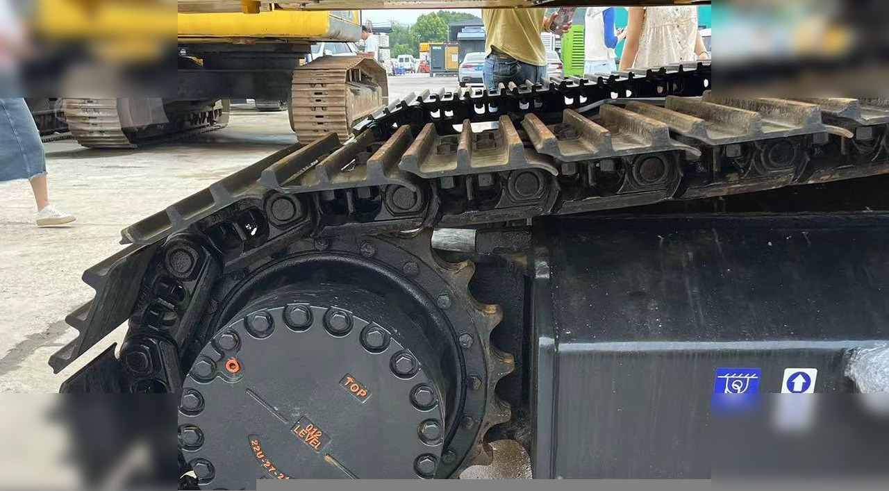 KOMATSU PC240 LC-8 - حفارات زحافة: صور 4 KOMATSU PC240 LC-8 - حفارات زحافة: صور 4