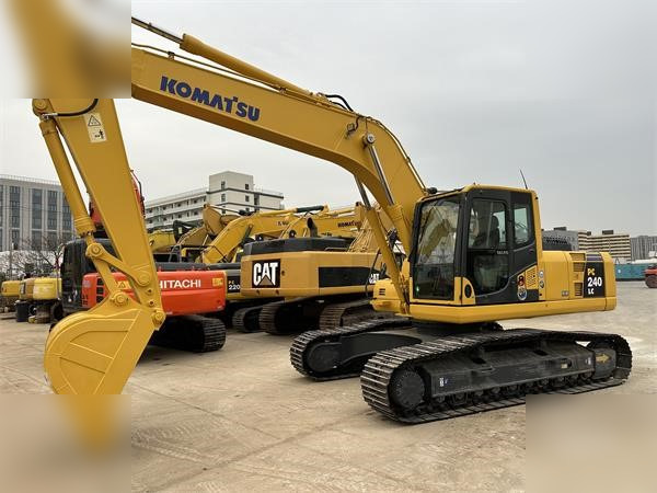 KOMATSU PC240 LC-8 - حفارات زحافة: صور 3 KOMATSU PC240 LC-8 - حفارات زحافة: صور 3
