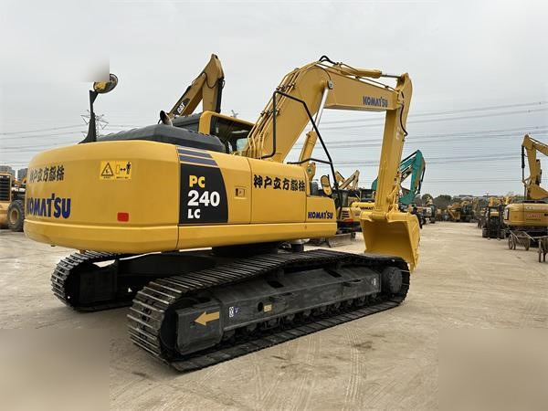 KOMATSU PC240 LC-8 - حفارات زحافة: صور 2 KOMATSU PC240 LC-8 - حفارات زحافة: صور 2