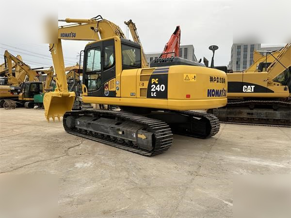 KOMATSU PC240 LC-8 - حفارات زحافة: صور 4 KOMATSU PC240 LC-8 - حفارات زحافة: صور 4