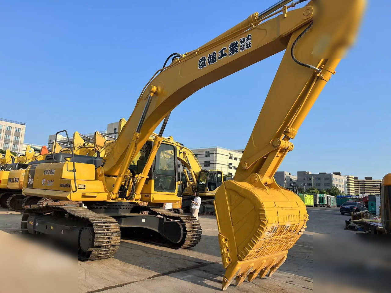 KOMATSU PC350-7 - حفارات زحافة: صور 1 KOMATSU PC350-7 - حفارات زحافة: صور 1