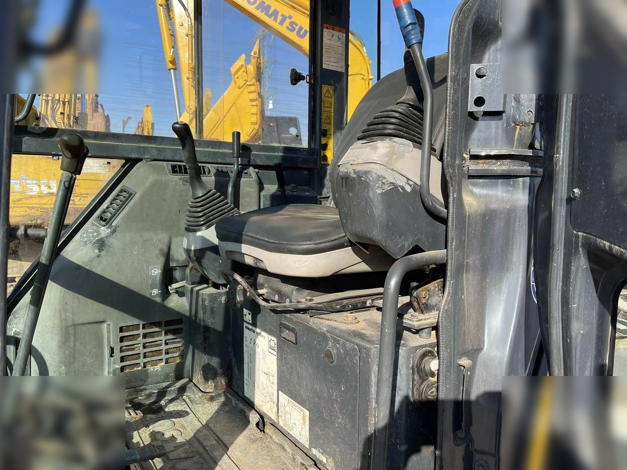 KOMATSU PC35MR-2 - حفارة مصغرة: صور 3 KOMATSU PC35MR-2 - حفارة مصغرة: صور 3