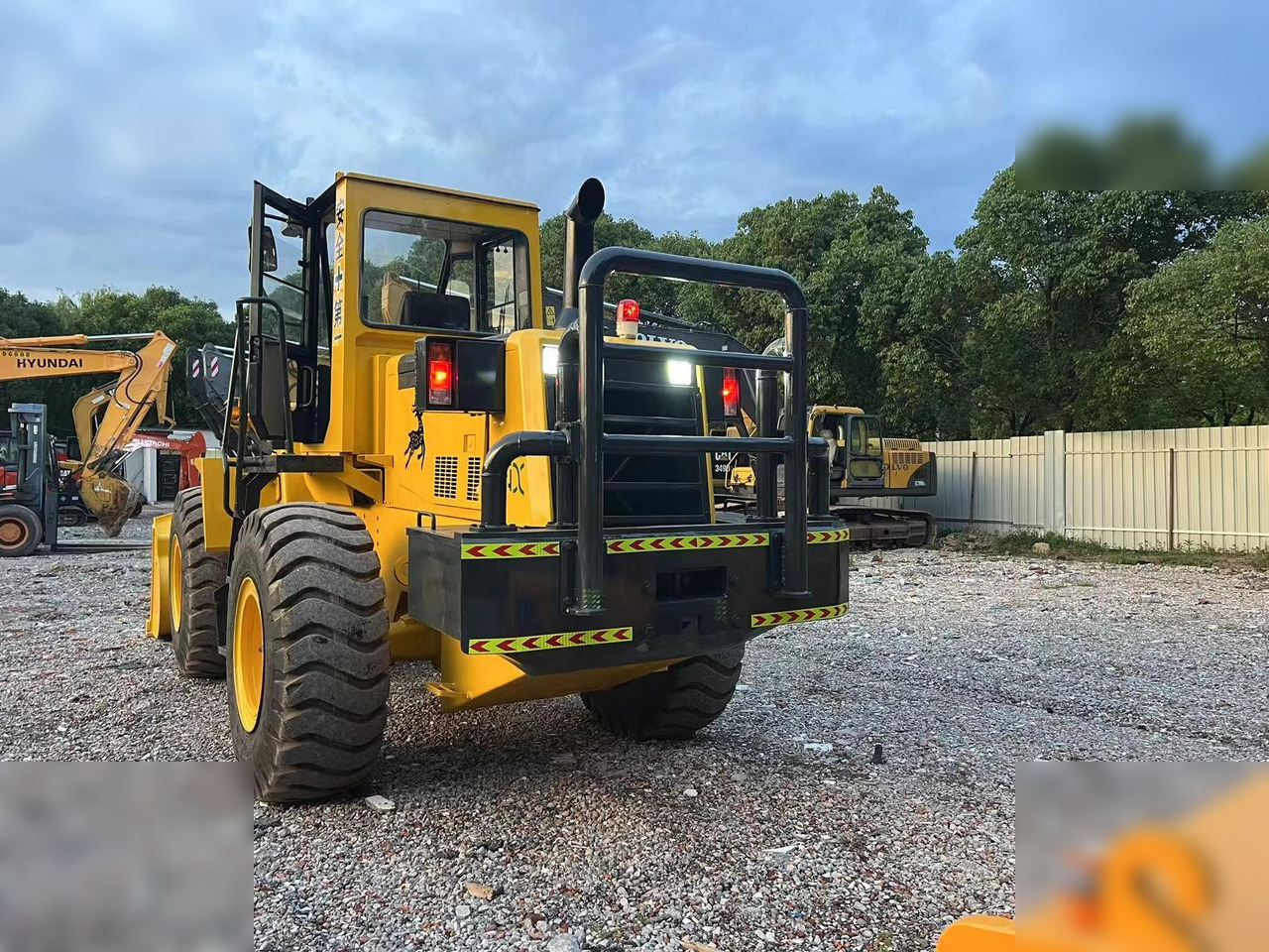 KOMATSU WA320-3 - اللودر بعجل: صور 4 KOMATSU WA320-3 - اللودر بعجل: صور 4