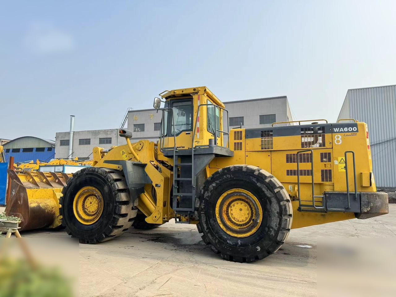 KOMATSU WA600-3 - اللودر بعجل: صور 1 KOMATSU WA600-3 - اللودر بعجل: صور 1