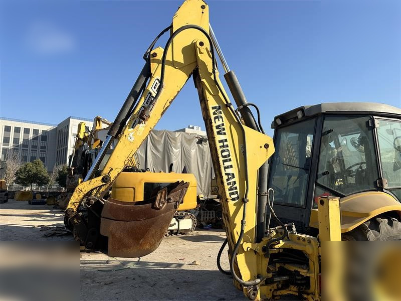NEW HOLLAND LB95B-4PT - حفار متعدد الاستخدام: صور 4 NEW HOLLAND LB95B-4PT - حفار متعدد الاستخدام: صور 4