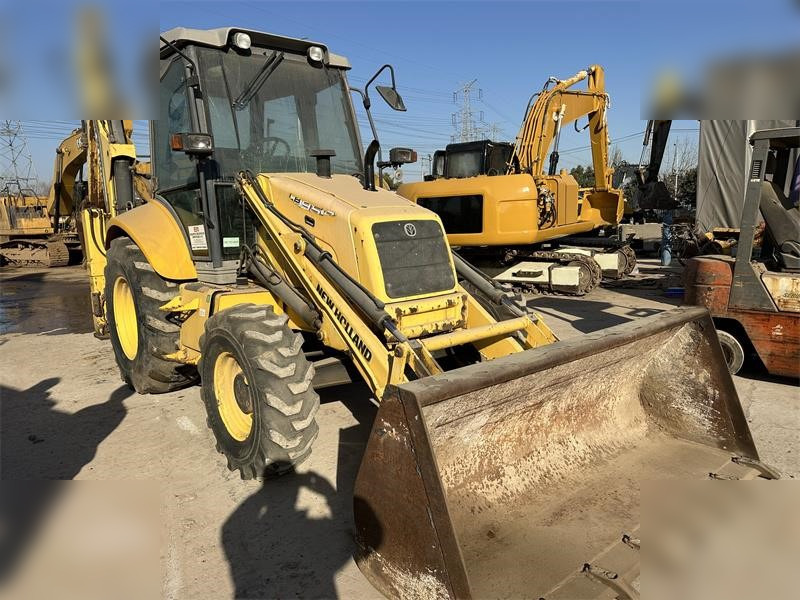 NEW HOLLAND LB95B-4PT - حفار متعدد الاستخدام: صور 3 NEW HOLLAND LB95B-4PT - حفار متعدد الاستخدام: صور 3