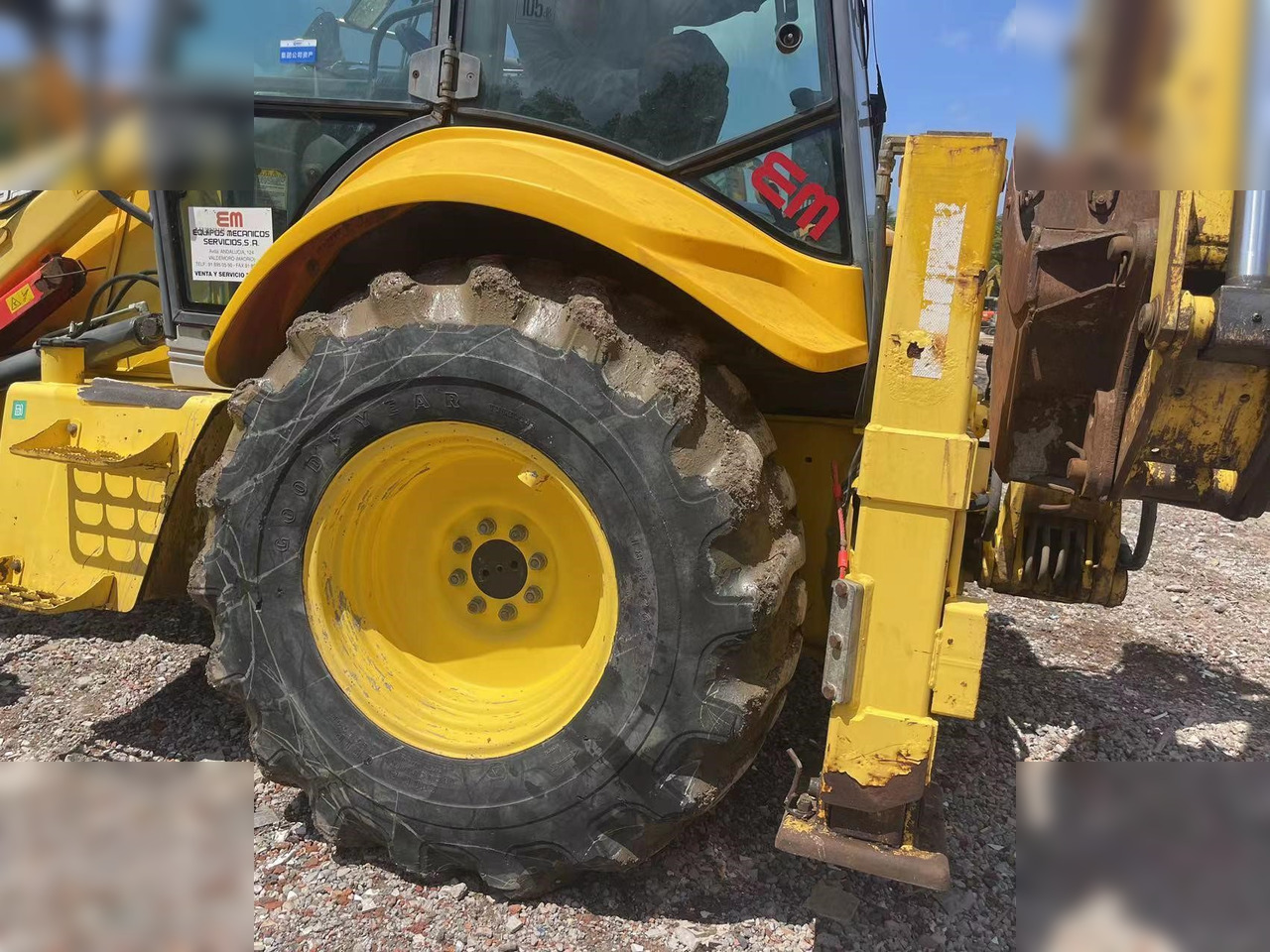 NEW HOLLAND LB95B-4PT - حفار متعدد الاستخدام: صور 5 NEW HOLLAND LB95B-4PT - حفار متعدد الاستخدام: صور 5