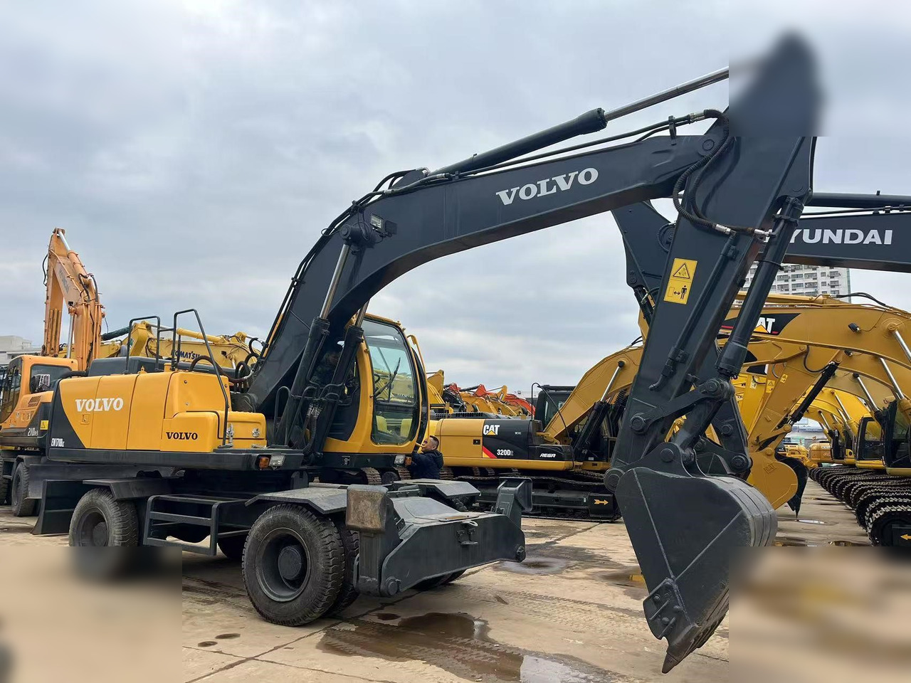 VOLVO EW170 - حفارة على عجلات: صور 4 VOLVO EW170 - حفارة على عجلات: صور 4