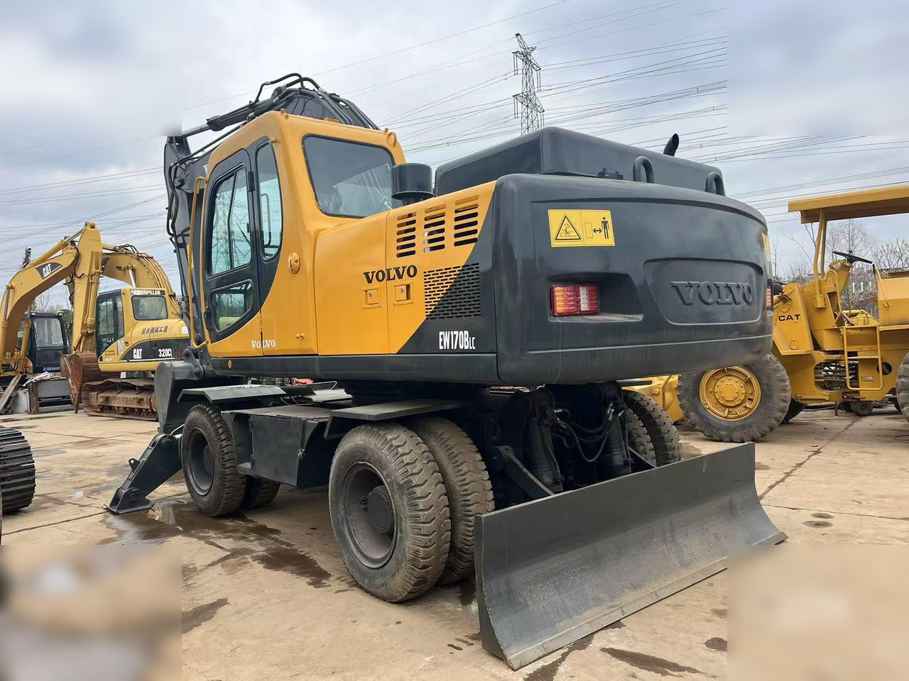 VOLVO EW170 - حفارة على عجلات: صور 5 VOLVO EW170 - حفارة على عجلات: صور 5