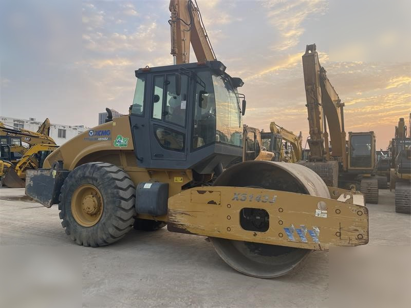 XCMG XS143J - مدحلة: صور 1 XCMG XS143J - مدحلة: صور 1