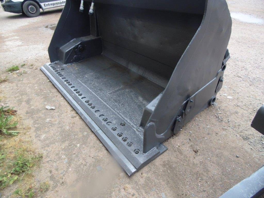 Skopa högtippande stora BM Kraftig modell med nytt - بكت - آلات البناء: صور 1 Skopa högtippande stora BM Kraftig modell med nytt - بكت - آلات البناء: صور 1