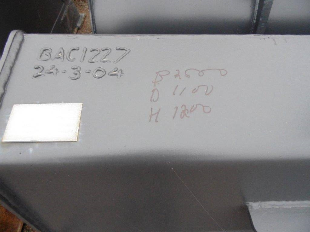 Skopa med stora BM. B 2500 D 1100 H 1200 Med spars - بكت - آلات البناء: صور 2 Skopa med stora BM. B 2500 D 1100 H 1200 Med spars - بكت - آلات البناء: صور 2