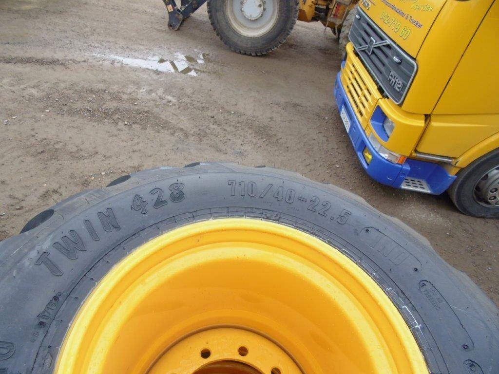 Trelleborg Twin 428 710-40-22,5 med fälg - عجلات - أخرى: صور 1 Trelleborg Twin 428 710-40-22,5 med fälg - عجلات - أخرى: صور 1