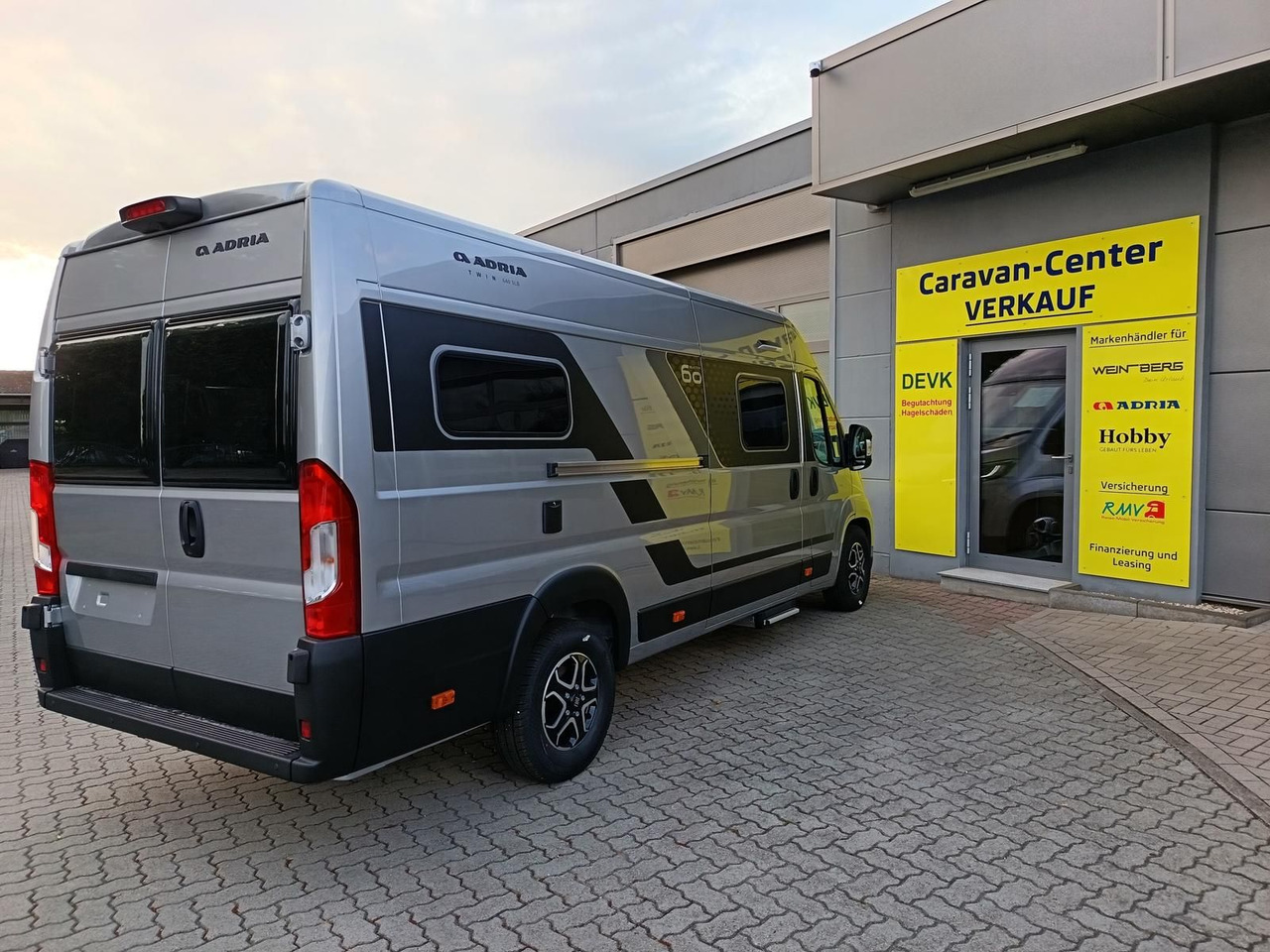 Adria Twin "60Y" 640 SLB*180 PS*4,25t MAXI*COMBI D 6E* - كرفان فان: صور 4 Adria Twin "60Y" 640 SLB*180 PS*4,25t MAXI*COMBI D 6E* - كرفان فان: صور 4