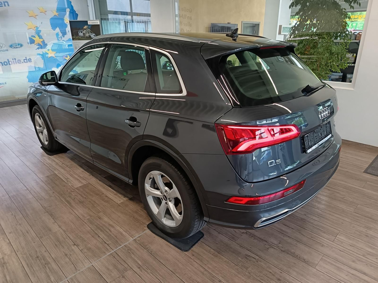 Audi Q5 40 TDI Quattro S-Line*AHK*NAVI*LED*R-KAM*DAB* - سيارة دفع رباعي: صور 4 Audi Q5 40 TDI Quattro S-Line*AHK*NAVI*LED*R-KAM*DAB* - سيارة دفع رباعي: صور 4
