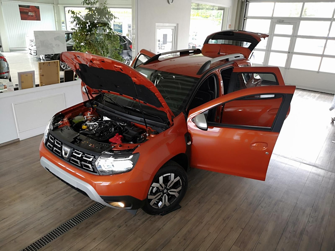 Dacia Duster Prestige Tce 130*KLIMA*SHZ*R-KAM*DAB*NAVI - سيارة دفع رباعي: صور 2 Dacia Duster Prestige Tce 130*KLIMA*SHZ*R-KAM*DAB*NAVI - سيارة دفع رباعي: صور 2