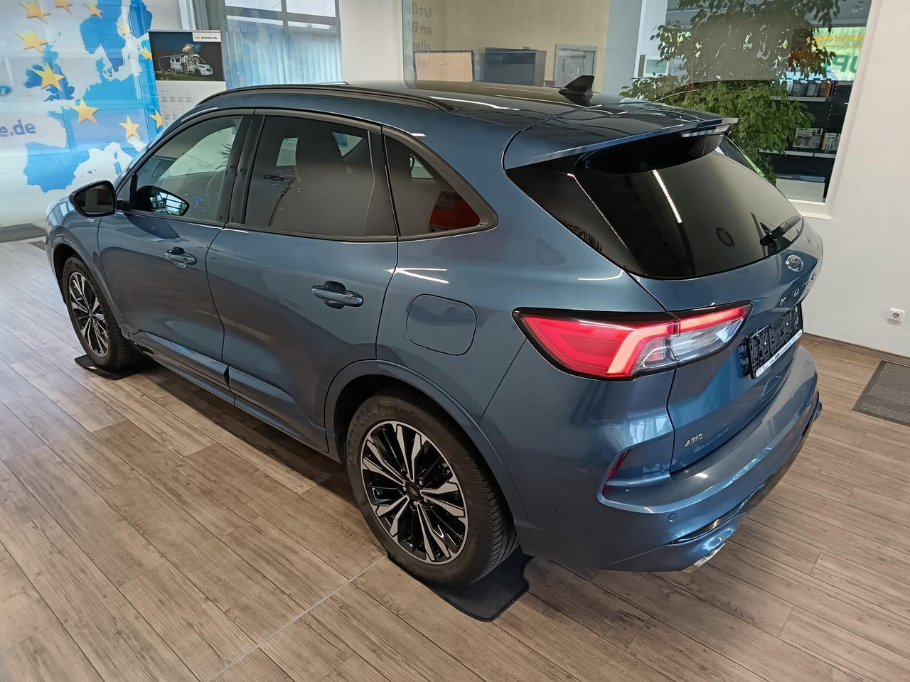 Ford Kuga ST-Line X 2,0 TDCi 4x4*AHK*NAVI*ACC*HEAD UP - سيارة دفع رباعي: صور 4 Ford Kuga ST-Line X 2,0 TDCi 4x4*AHK*NAVI*ACC*HEAD UP - سيارة دفع رباعي: صور 4