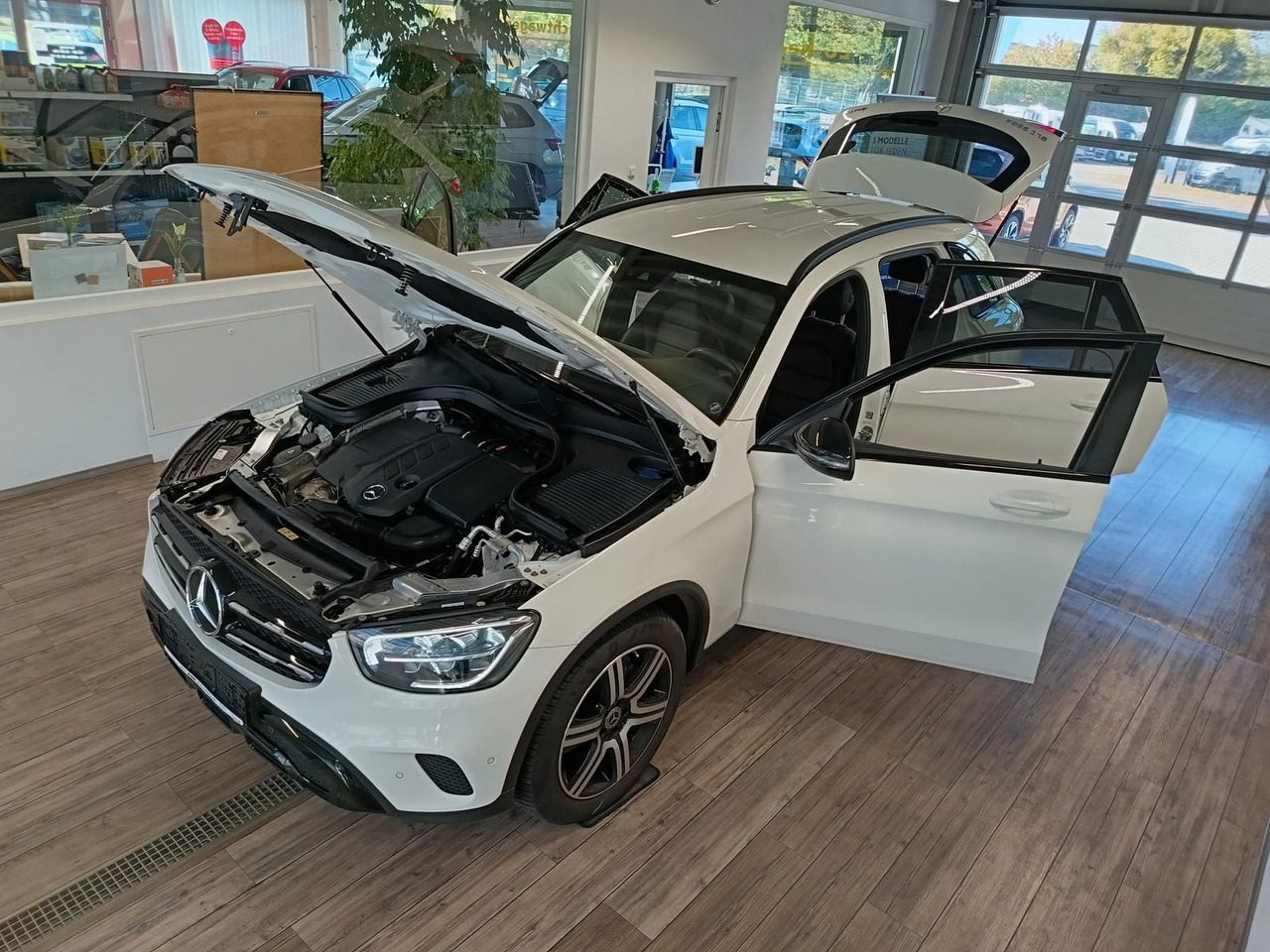 Mercedes-Benz GLC 220d AMG Line 4MATIC*AHK*NAVI*LED*R-KAM*DAB* - سيارة دفع رباعي: صور 2 Mercedes-Benz GLC 220d AMG Line 4MATIC*AHK*NAVI*LED*R-KAM*DAB* - سيارة دفع رباعي: صور 2