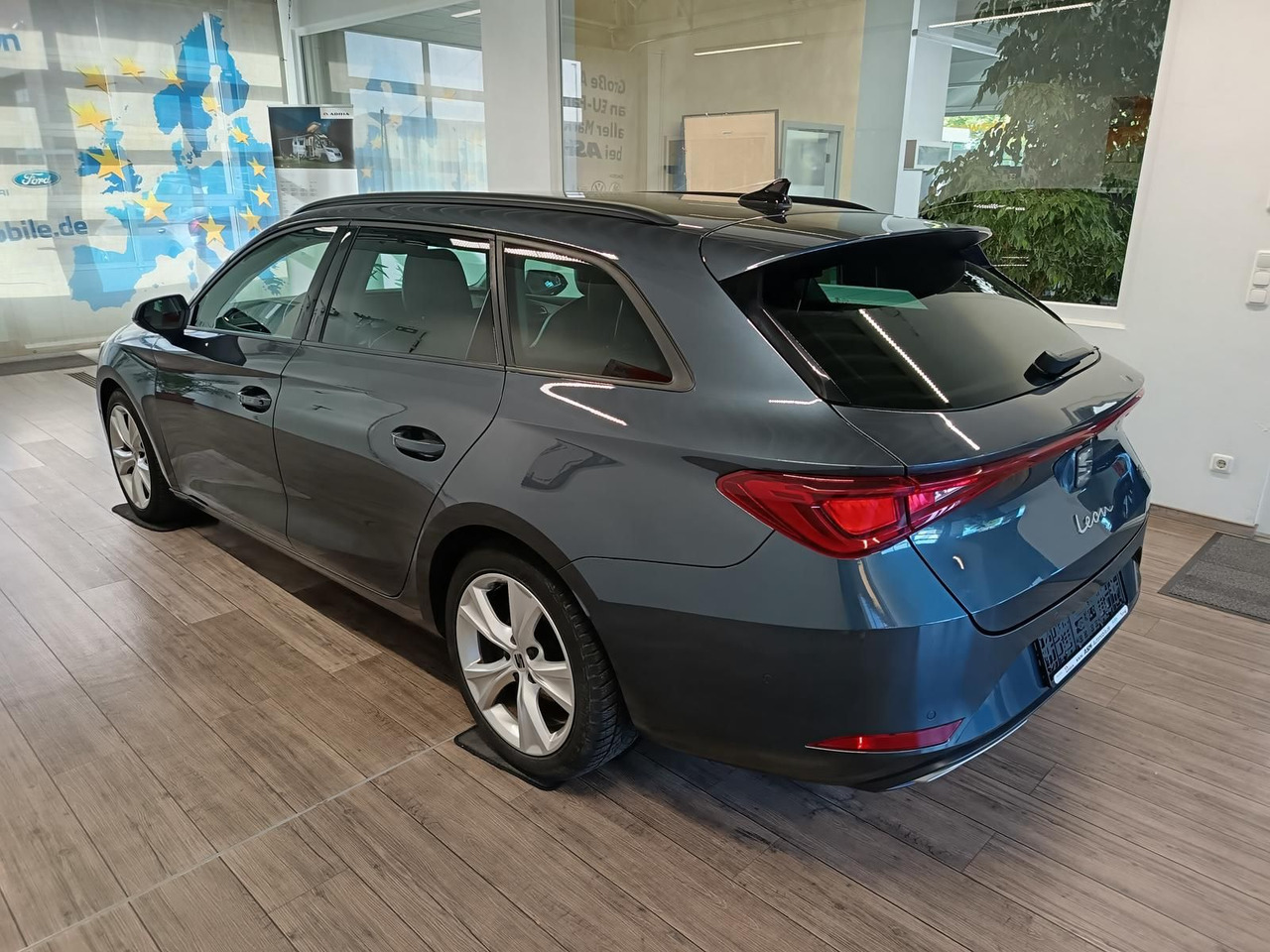 Seat Leon Sportstourer 1,5TSI FR*NAVI*LED*SOUND*R-KAM - سيارة ستيشن: صور 4 Seat Leon Sportstourer 1,5TSI FR*NAVI*LED*SOUND*R-KAM - سيارة ستيشن: صور 4