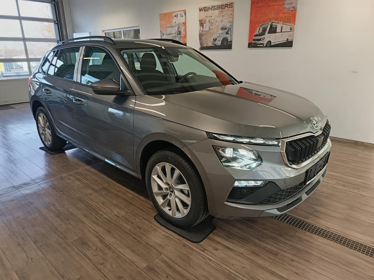 Skoda Kamiq 130 Jahre 1,5TSI DSG*AHK*ACC*LED*R-KAM*PDC - سيارة دفع رباعي: صور 3 Skoda Kamiq 130 Jahre 1,5TSI DSG*AHK*ACC*LED*R-KAM*PDC - سيارة دفع رباعي: صور 3